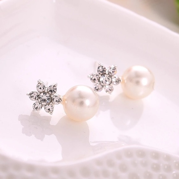 💙💎GRATEFUL💙MAKER💎💙 Jewelry - NEW!💙💎SNOWFLAKE❄️FLOWER PEARL CRYSTAL STUDS!💎💙 💙💎GRATEFUL💙MAKER💎💙 Jewelry - NEW!💙💎SNOWFLAKE❄️FLOWER PEARL CRYSTAL STUDS!💎💙